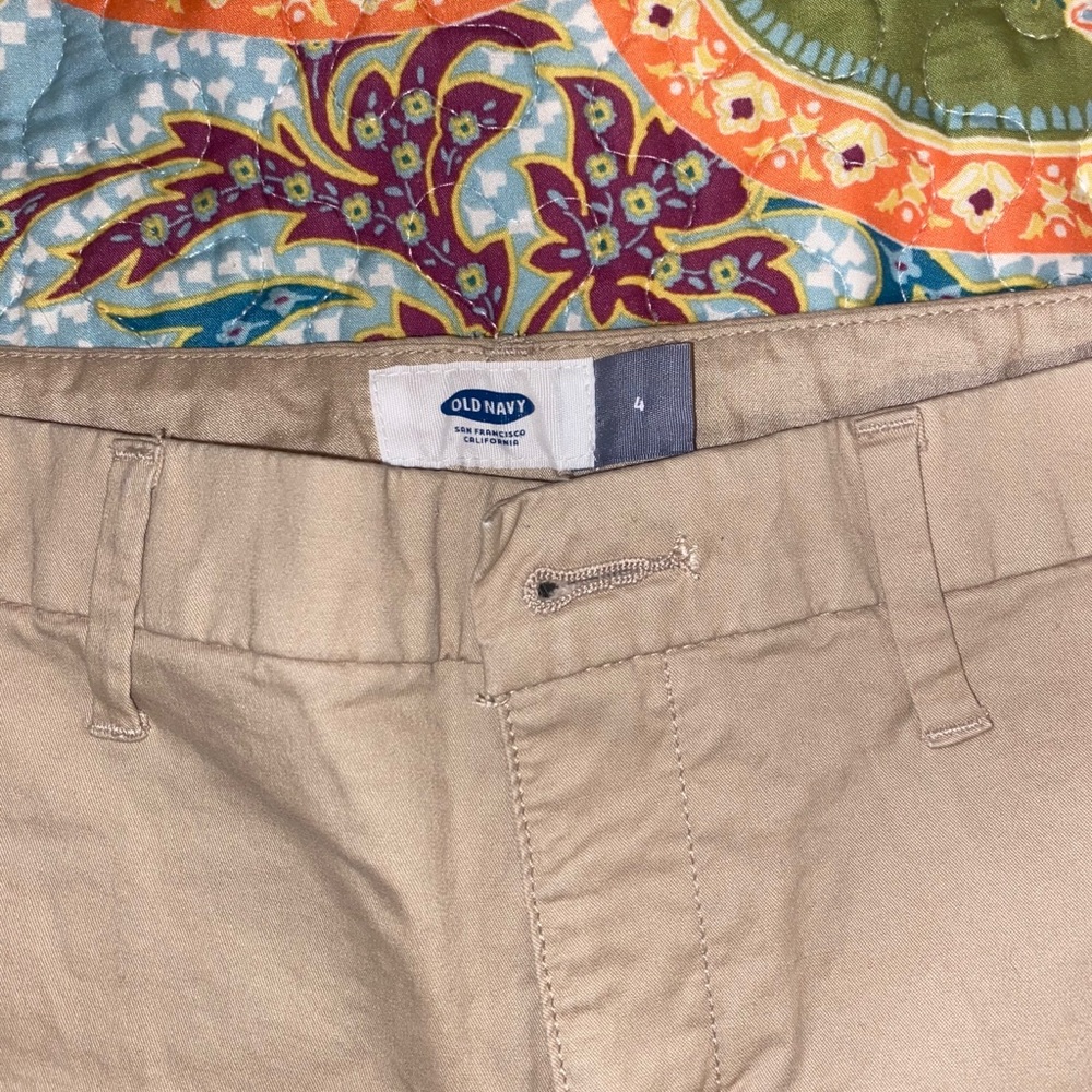 old navy shorts - Picture 2 of 2